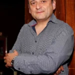 Lalo España se sincera: «Perdí mucho tiempo y viajes por miedo al qué dirán»