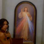 Indignación en España por sesión fotográfica de la rapera Tokischa en una iglesia; la cantante responde a las críticas