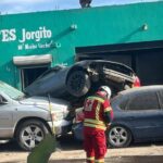 Carreras entre conductores terminan en accidente con dos lesionados al norte de Hermosillo