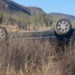 Siete lesionados, entre ellos un bebé y una mujer con fracturas graves, tras volcadura en la carretera a Ures