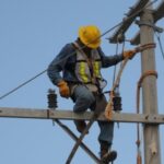 Restablece CFE el suministro eléctrico en La Cholla y Los Arroyos tras reparar daños por choque vehicular
