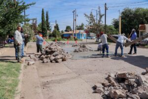 Supervisa alcaldesa Esmeralda González obras de bacheo con concreto hidráulico en Cananea