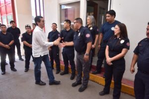 Fortalecen a cuerpo de Bomberos y Protección Civil de Navojoa con nuevos equipos de rescate acuático y uniformes