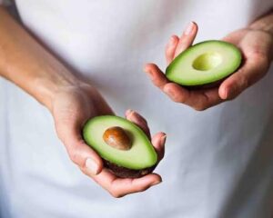 Ni verdura ni legumbre: la ciencia clasifica al aguacate como una baya de una sola semilla