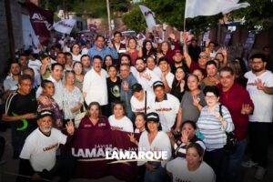 Recorre Javier Lamarque la colonia Yucatán en Guaymas para estrechar diálogo con las familias
