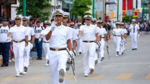 Conmemoran con desfile cívico militar el 216 aniversario de la Independencia en Guaymas