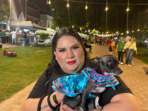 Familias disfrutan de música, danza y espectáculos en celebración por la Independencia de México