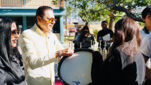 Entrega alcalde Iván Sandoval 40 instrumentos a la Banda de Guerra del Conalep en San Luis Río Colorado