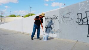 Realiza 30 Ayuntamiento de San Luis Río Colorado trabajos de pintura y mantenimiento en el parque Nuevo San Luis
