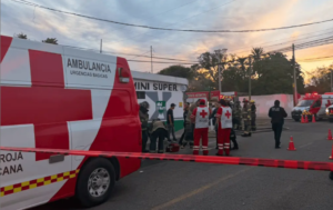 Rescatan bomberos a mujer en silla de ruedas tras registrarse incendio en vivienda de la colonia San Benito en Hermosillo