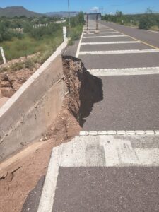 Coordinan inspección técnica y trabajos de reparación tras deslaves en la carretera Agua Prieta–Bavispe