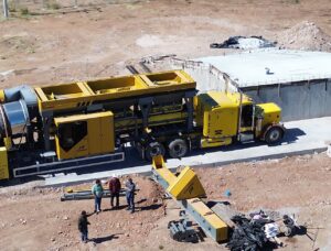 Avanza al 90% construcción de la Fábrica de Asfalto en Navojoa; sella alcalde Jorge Elías contrato con PEMEX para plan de pavimentación