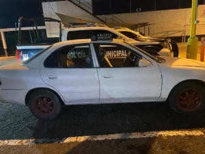 Detienen en Nogales a mujer por circular con luces apagadas; descubren que el vehículo tenía reporte de robo
