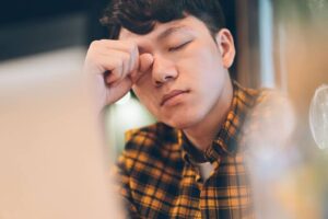 ¿Por qué sentimos más sueño cuando hace mucho calor? Claves de cómo afecta la temperatura al cuerpo y al descanso