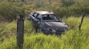 Resulta mujer lesionada tras fuerte volcamiento en la carretera al Delfinario en San Carlos